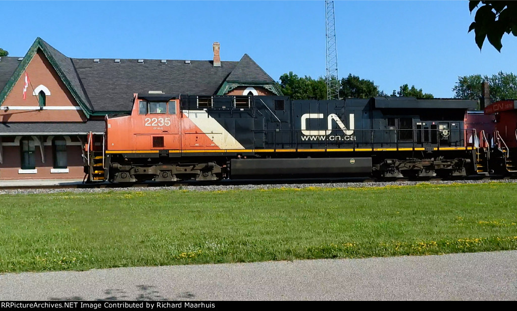 CN 2235